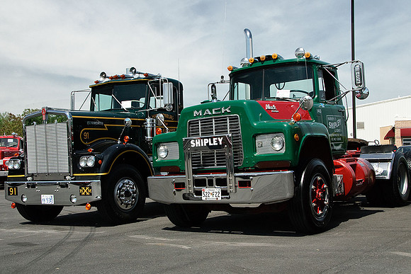 1977 Kenworth & 1988 Mack